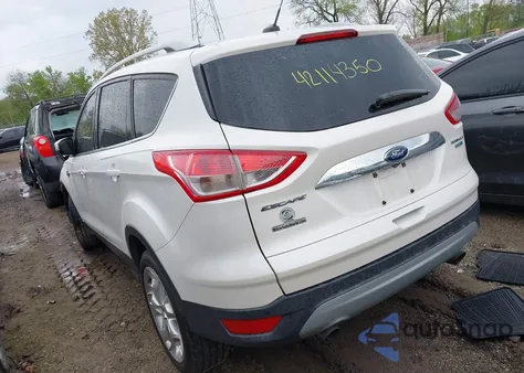 2016 Ford Escape Titanium z USA, uszkodzony, nr VIN 1FMCU9J95GUB81033